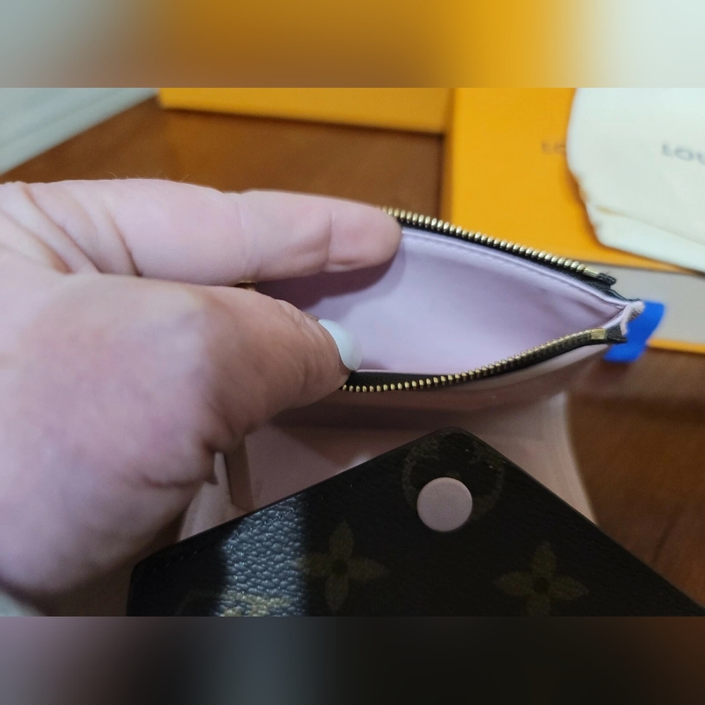 Louis Vuitton Monogram Victorine Wallet - Picture 8 of 9